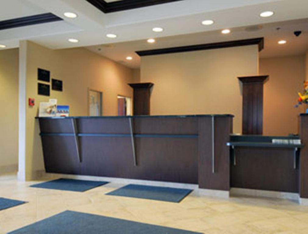 Ramada By Wyndham Weyburn Hotel Interior foto